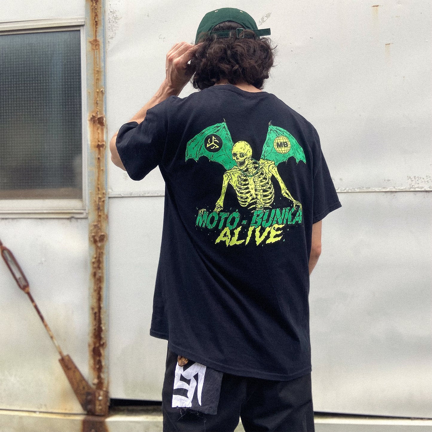 ALIVE INDUSTRY X MOTO-BUNKA - Limited Collaboration T-Shirt Designed by Hirotton/Black