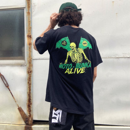 ALIVE INDUSTRY X MOTO-BUNKA - Limited Collaboration T-Shirt Designed by Hirotton/Black