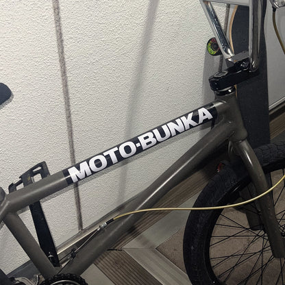 MOTO-BUNKA - Big Text Logo Sticker/White