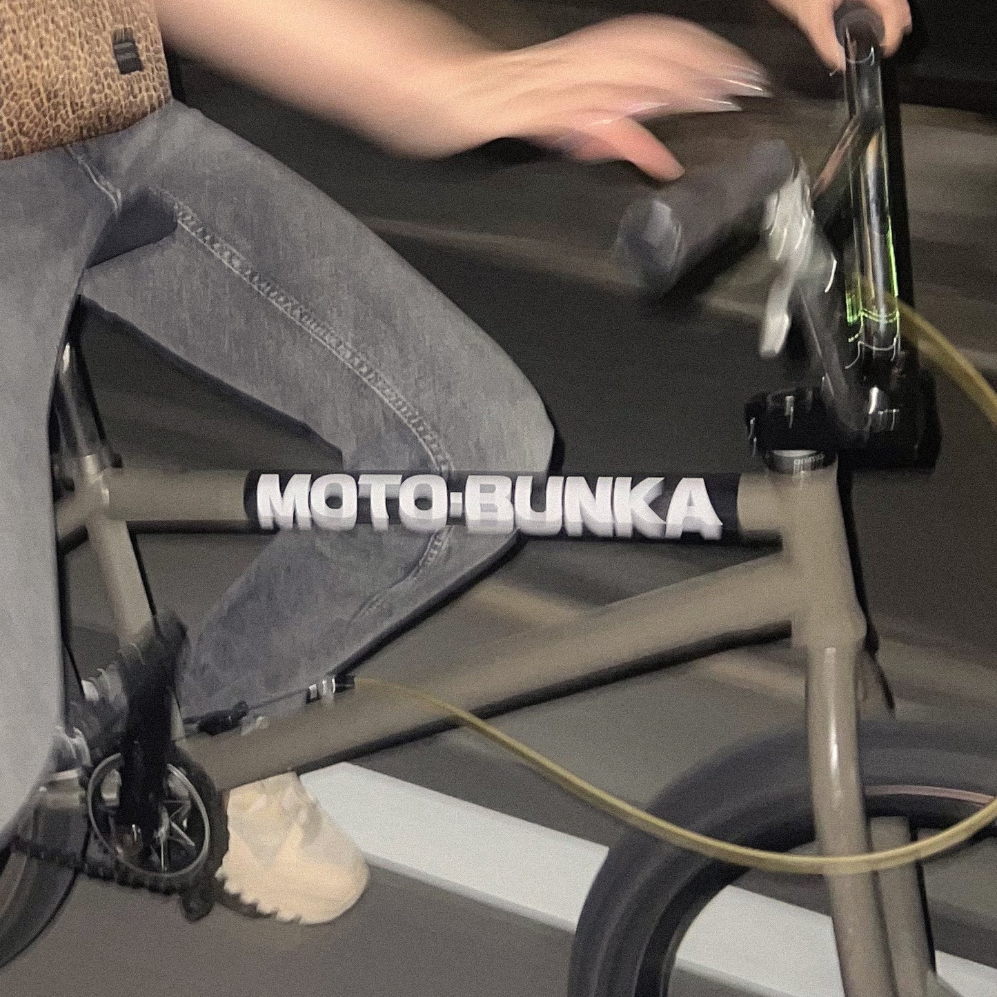 MOTO-BUNKA - Big Text Logo Sticker/White